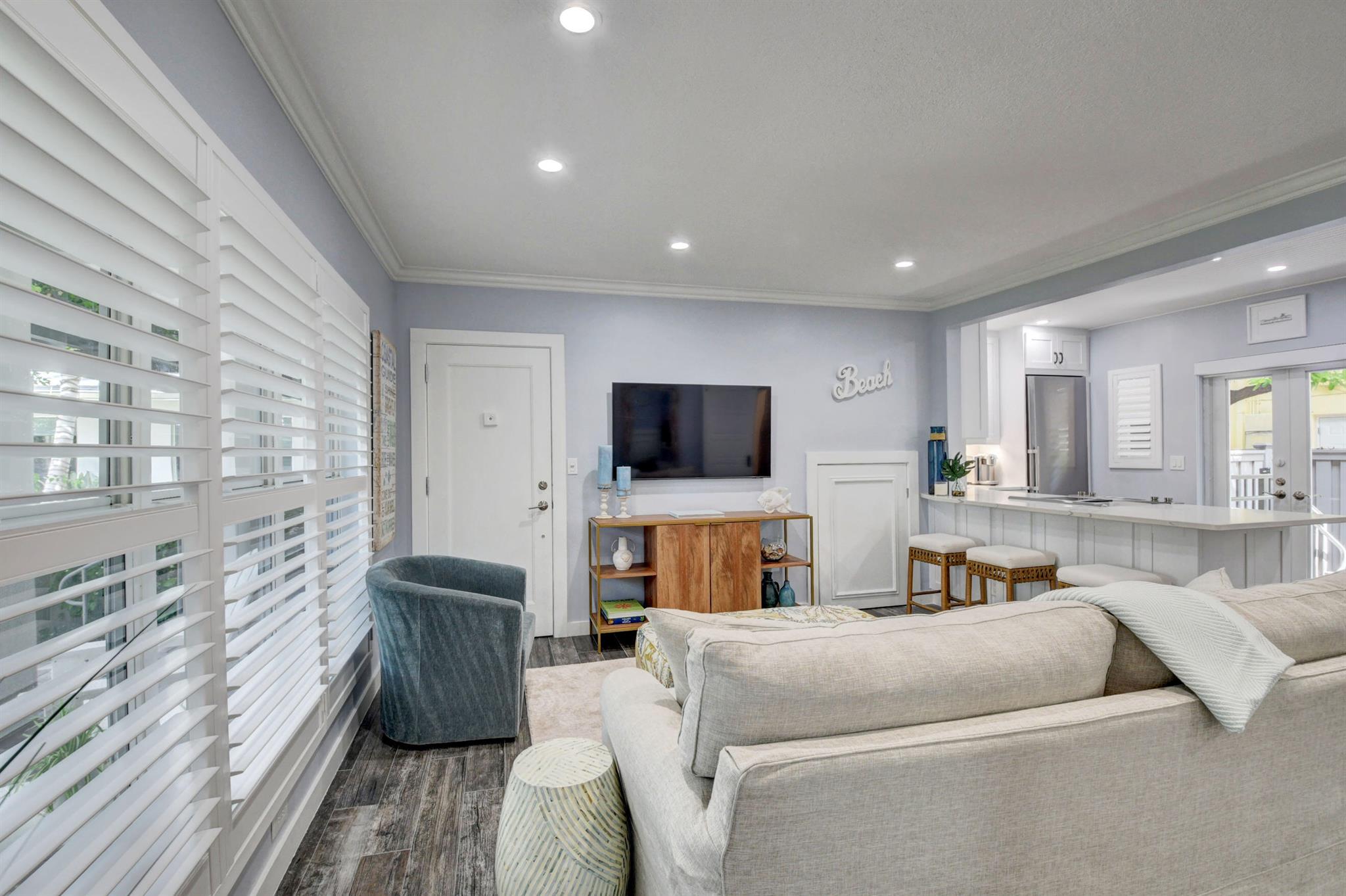 1025 Casuarina Road Unit: 4