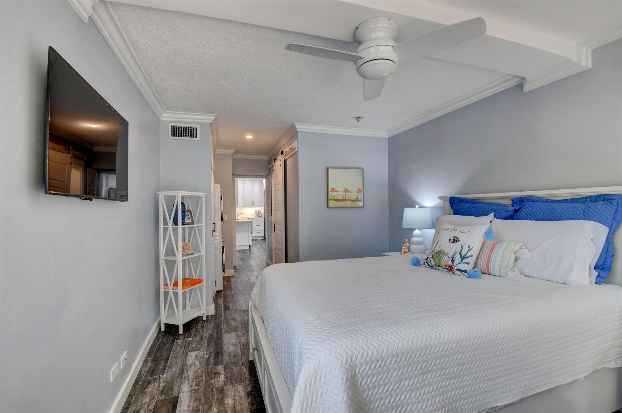 1025 Casuarina Road Unit: 4