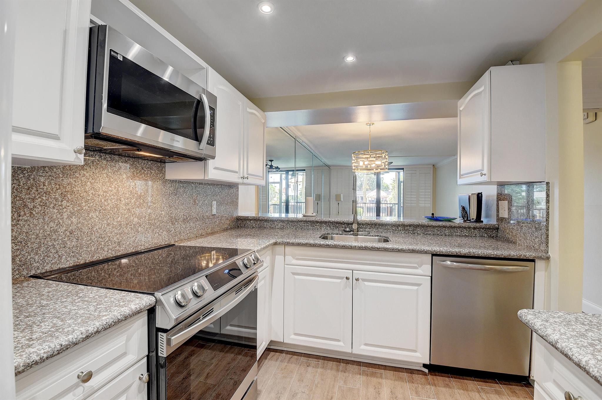 18 Royal Palm Way Unit: 104