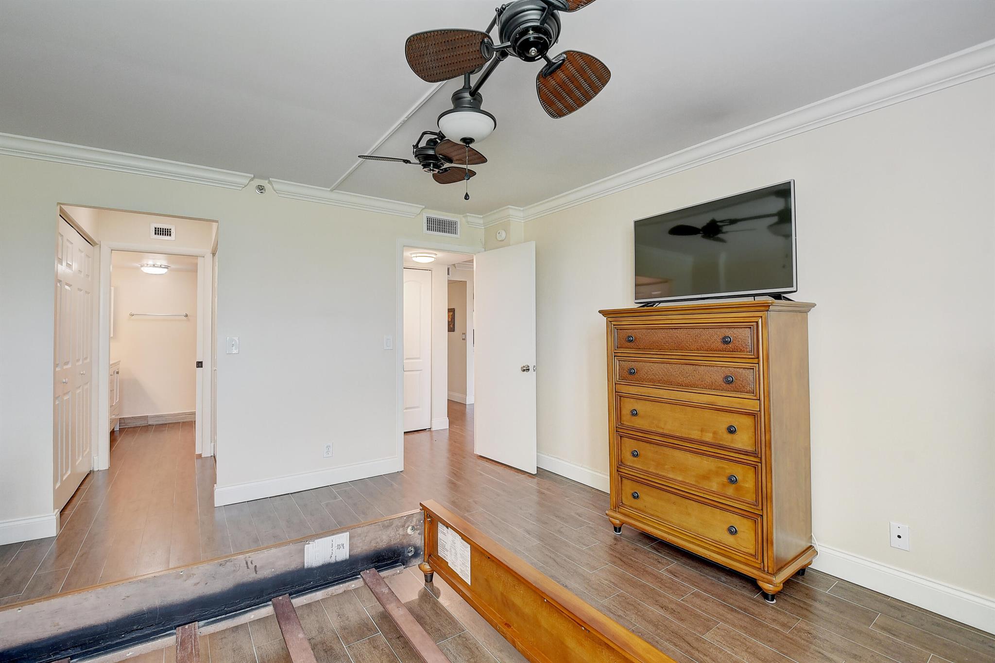 18 Royal Palm Way Unit: 104