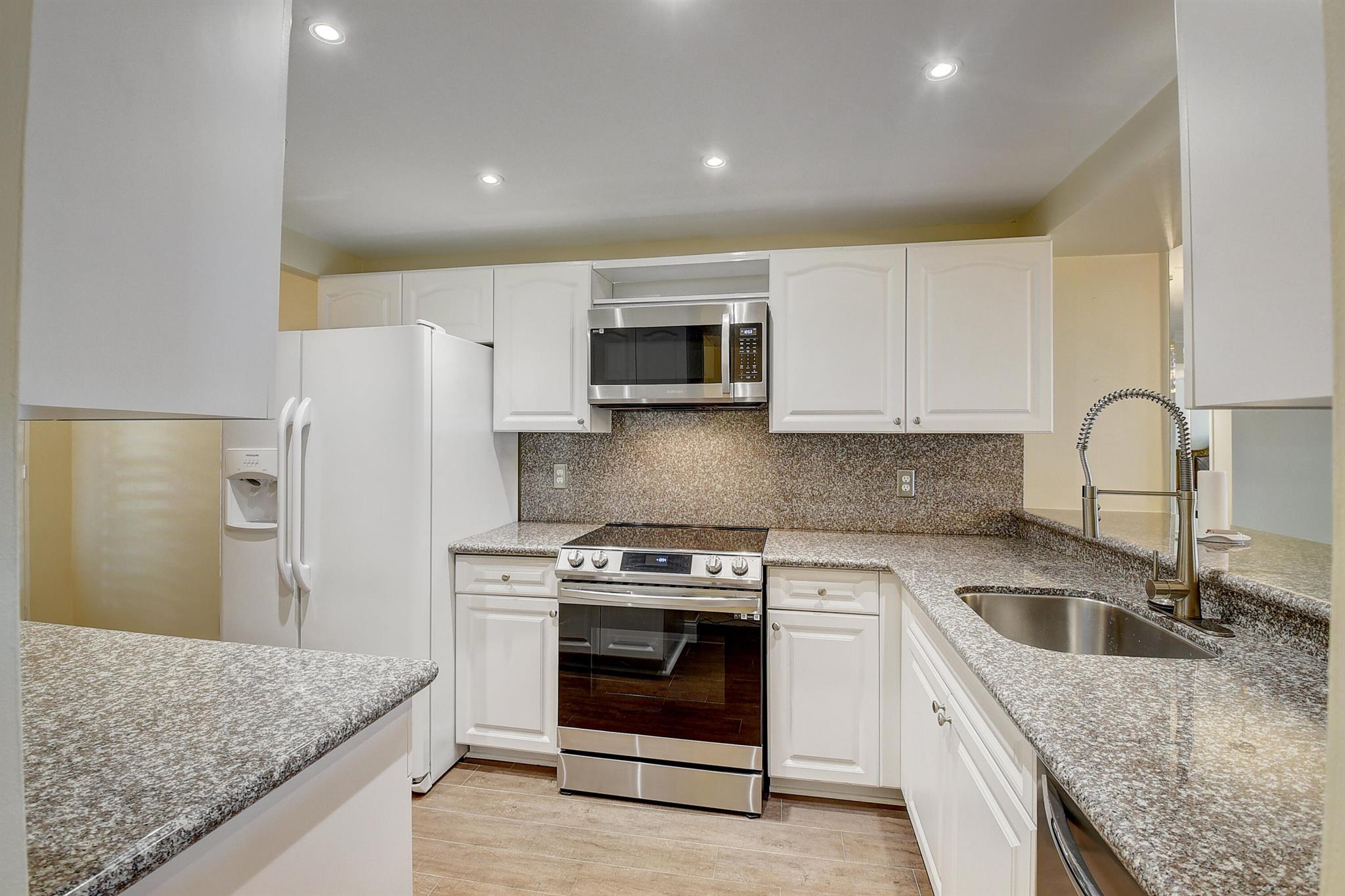 18 Royal Palm Way Unit: 104