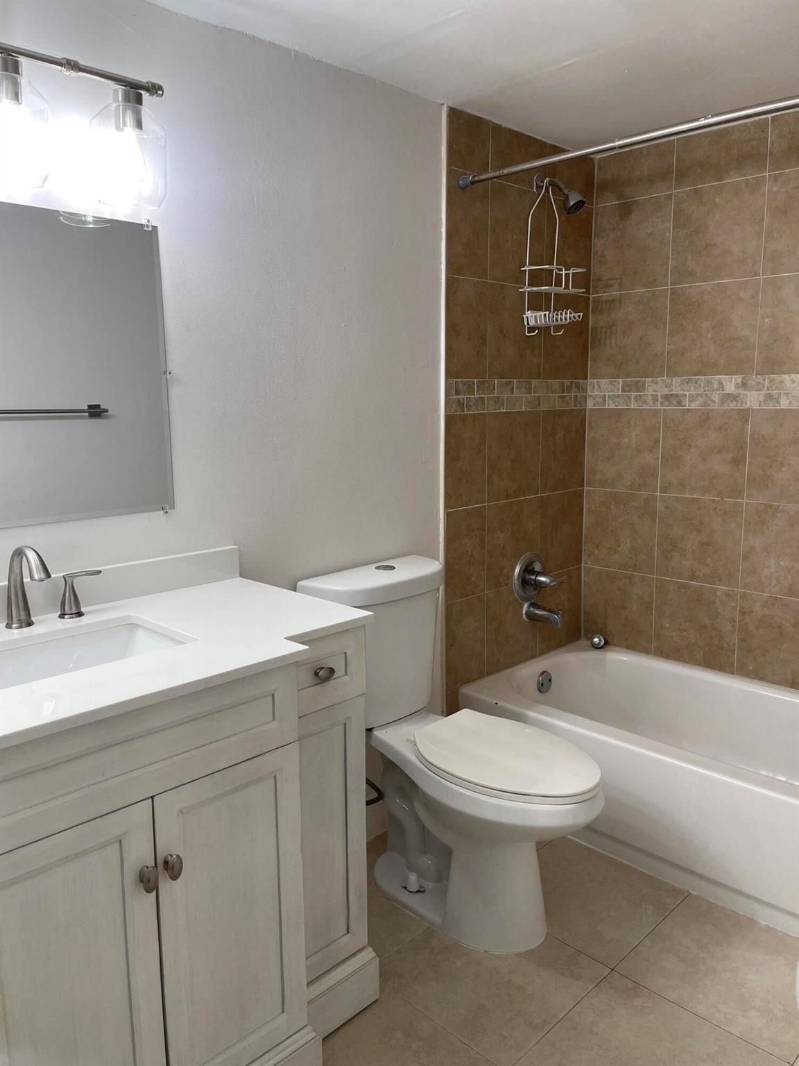 104 Paradise Harbour Blvd Boulevard Unit: 203