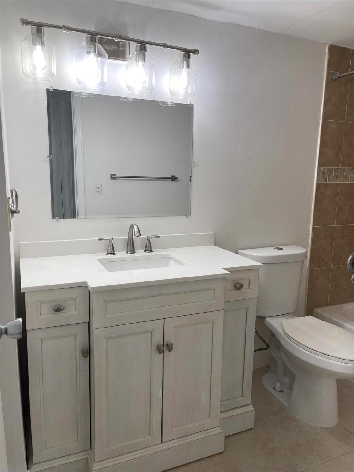 104 Paradise Harbour Blvd Boulevard Unit: 203