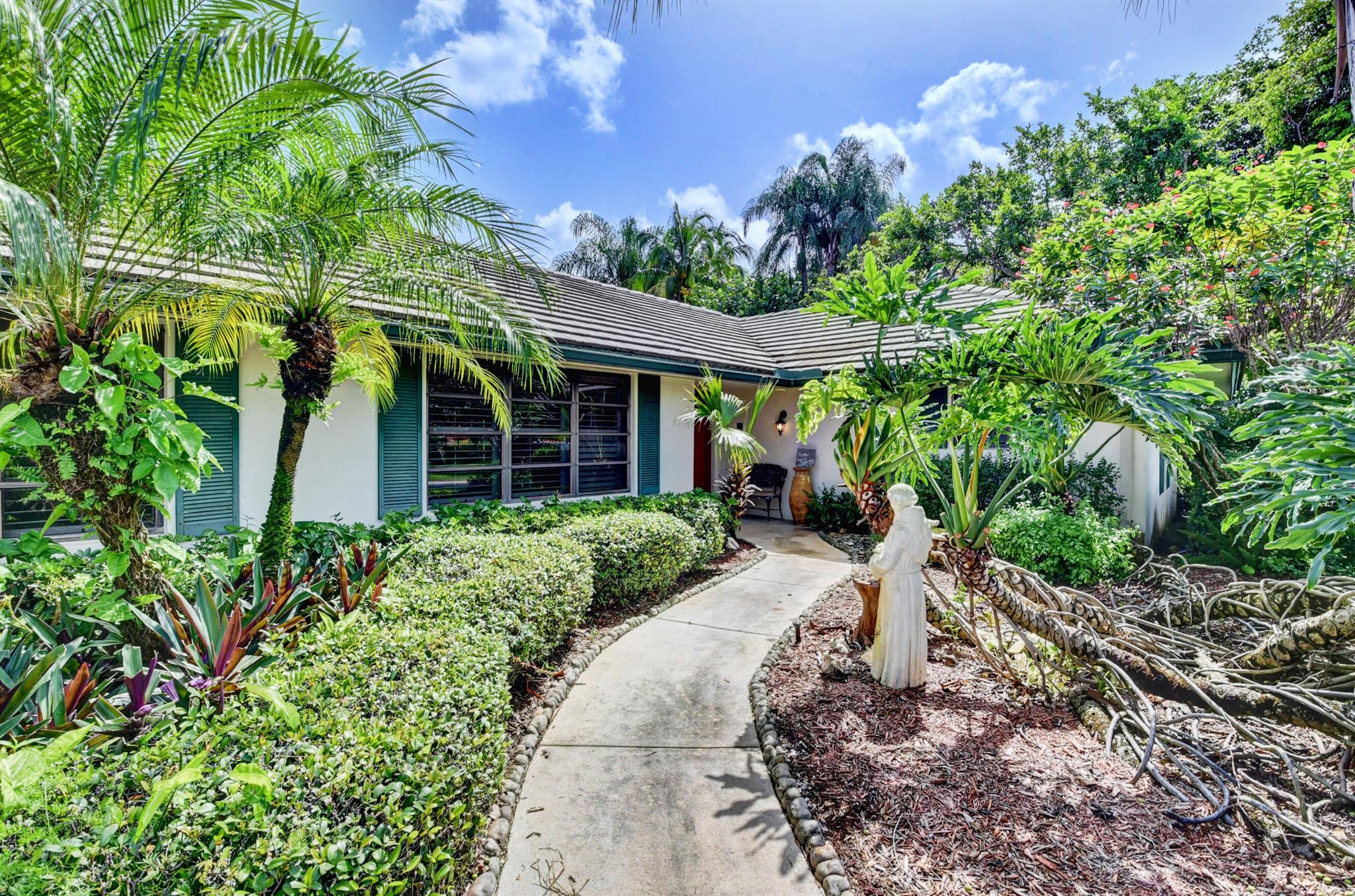 4545 S Lake Drive
