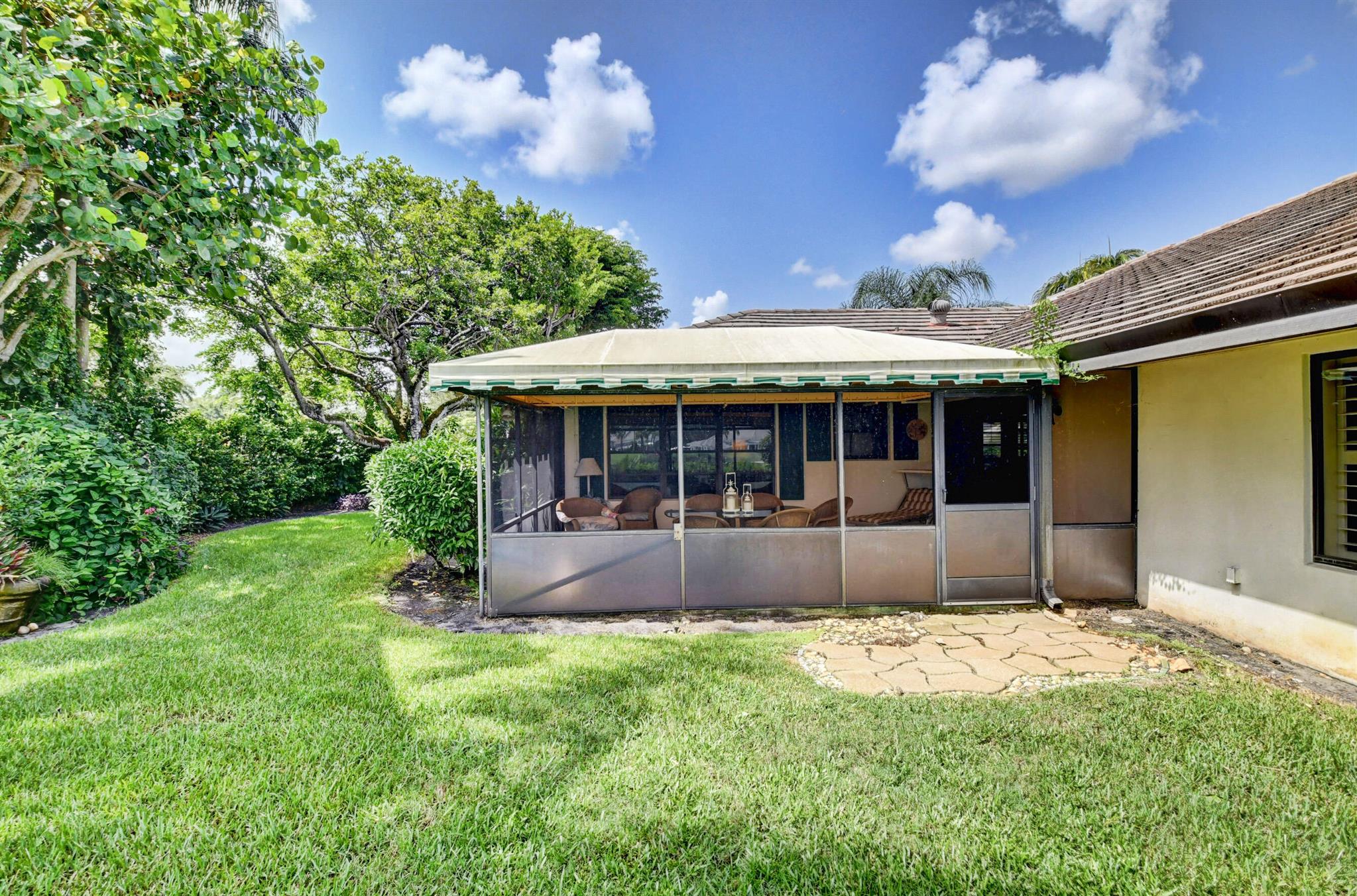 4545 S Lake Drive