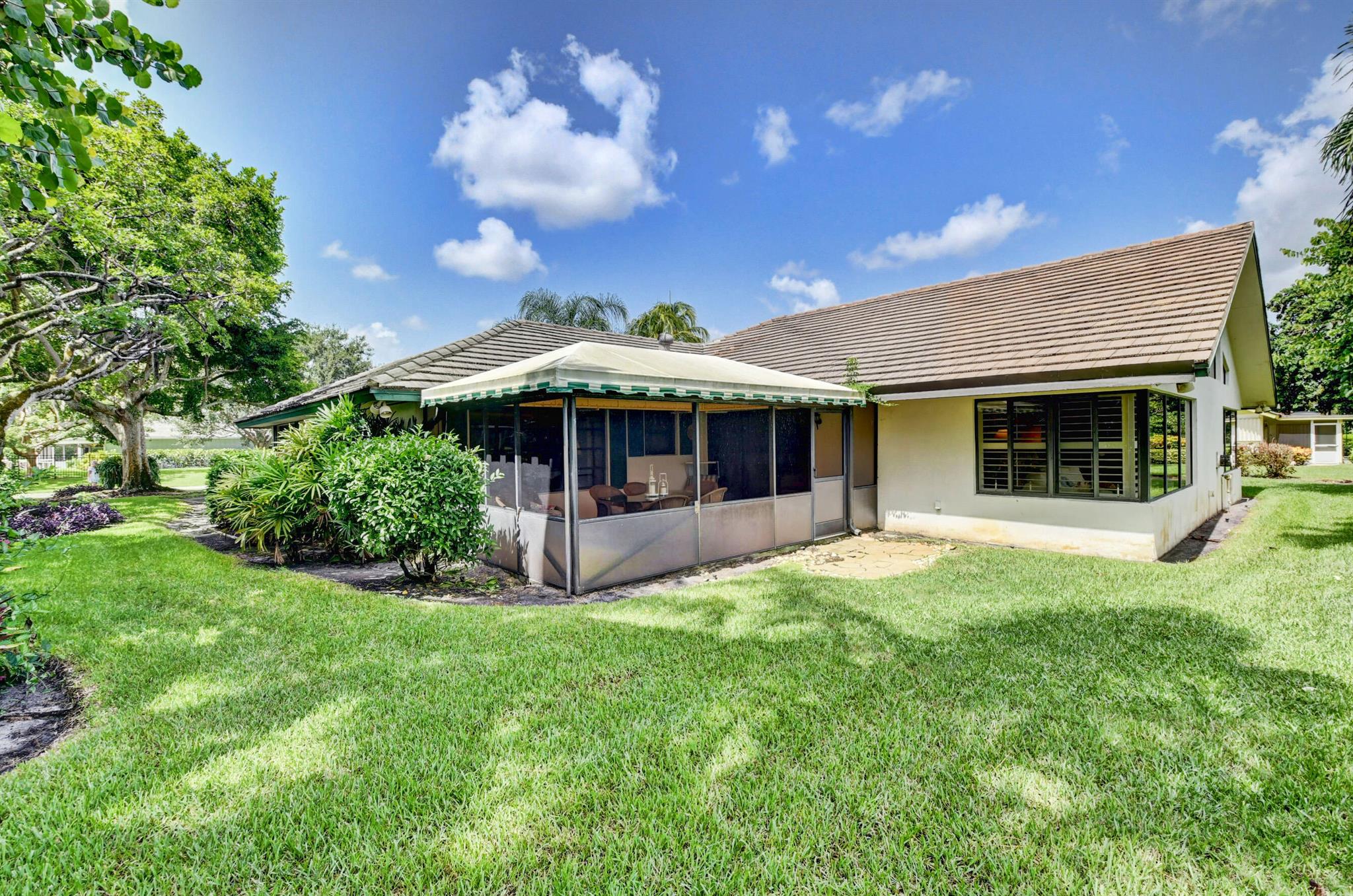 4545 S Lake Drive