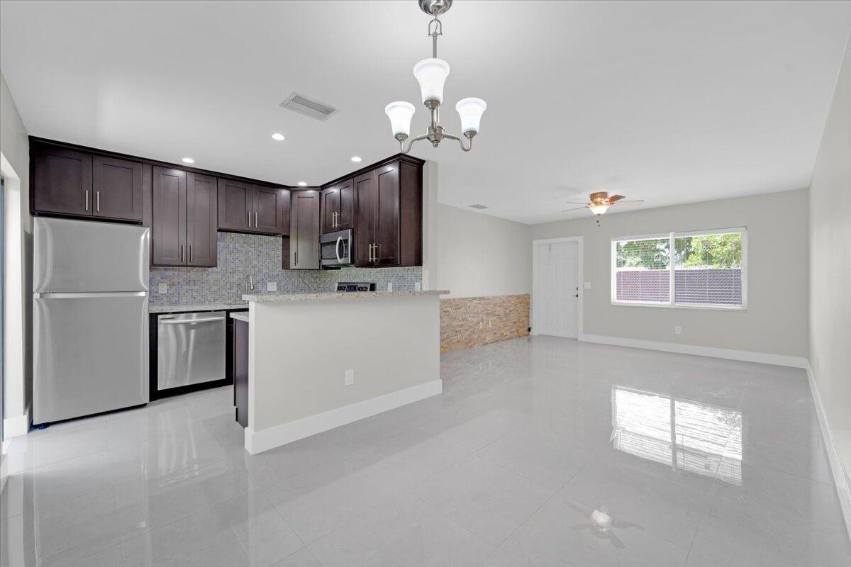 8 NE 14th Avenue Unit: 2