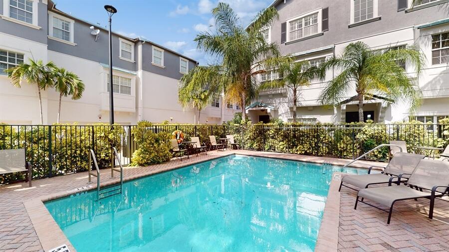 290 NE 5th Avenue Unit: 18