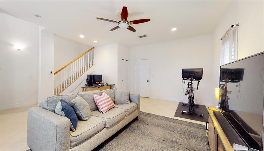 290 NE 5th Avenue Unit: 18