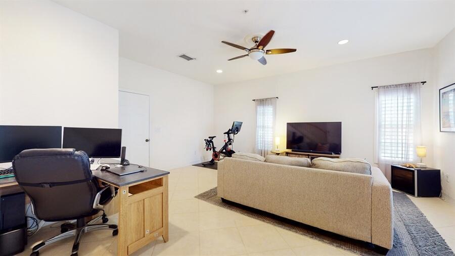 290 NE 5th Avenue Unit: 18