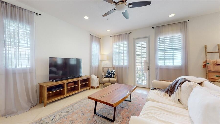 290 NE 5th Avenue Unit: 18
