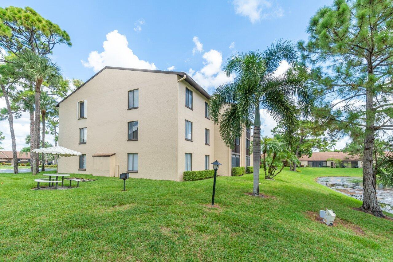 627 Sea Pine Way Unit: F3