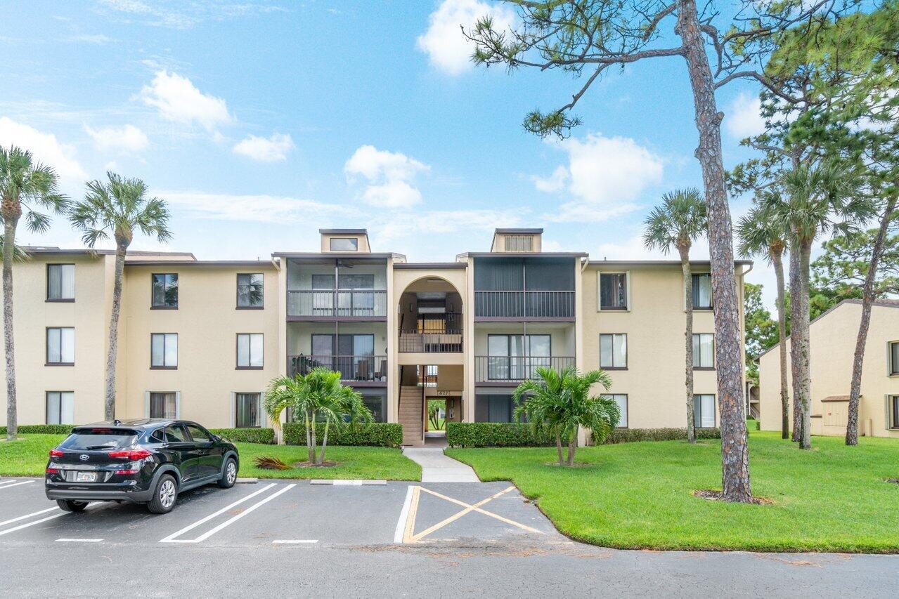 627 Sea Pine Way Unit: F3