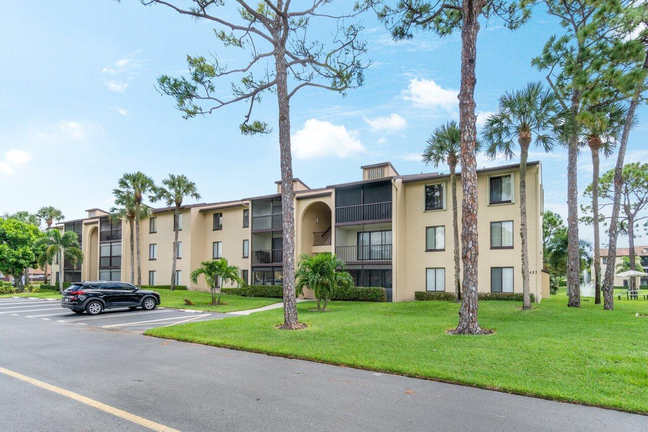 627 Sea Pine Way Unit: F3