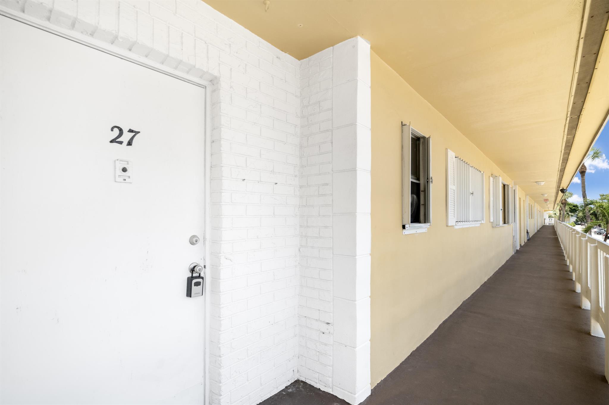 560 SE 2nd Avenue Unit: H-27