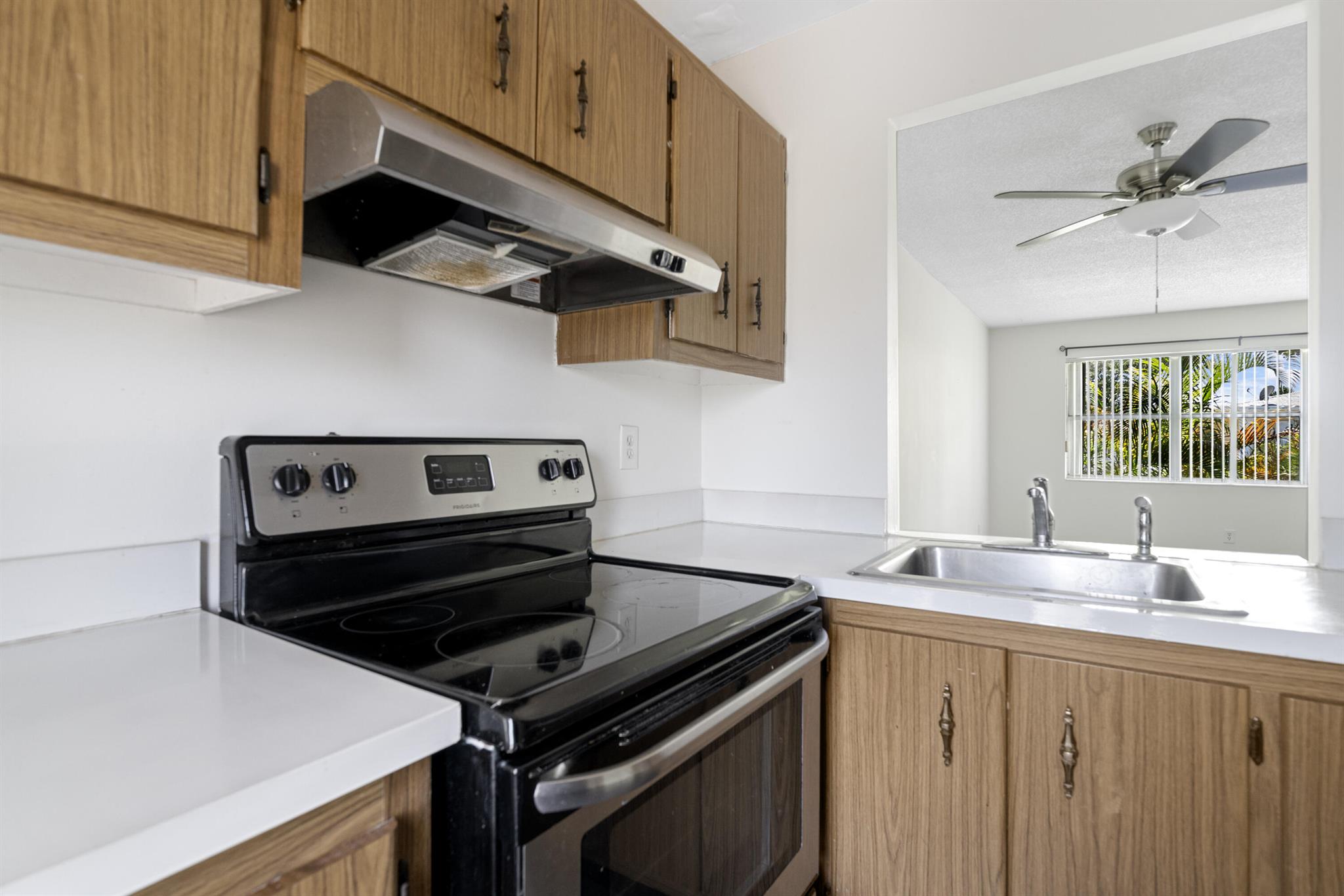 560 SE 2nd Avenue Unit: H-27