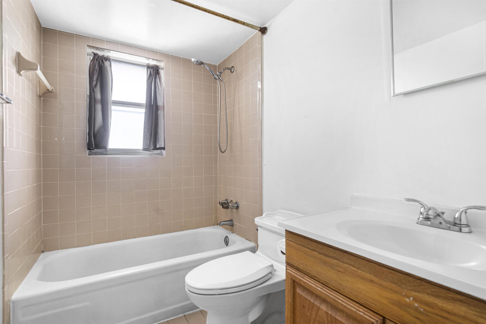 560 SE 2nd Avenue Unit: H-27