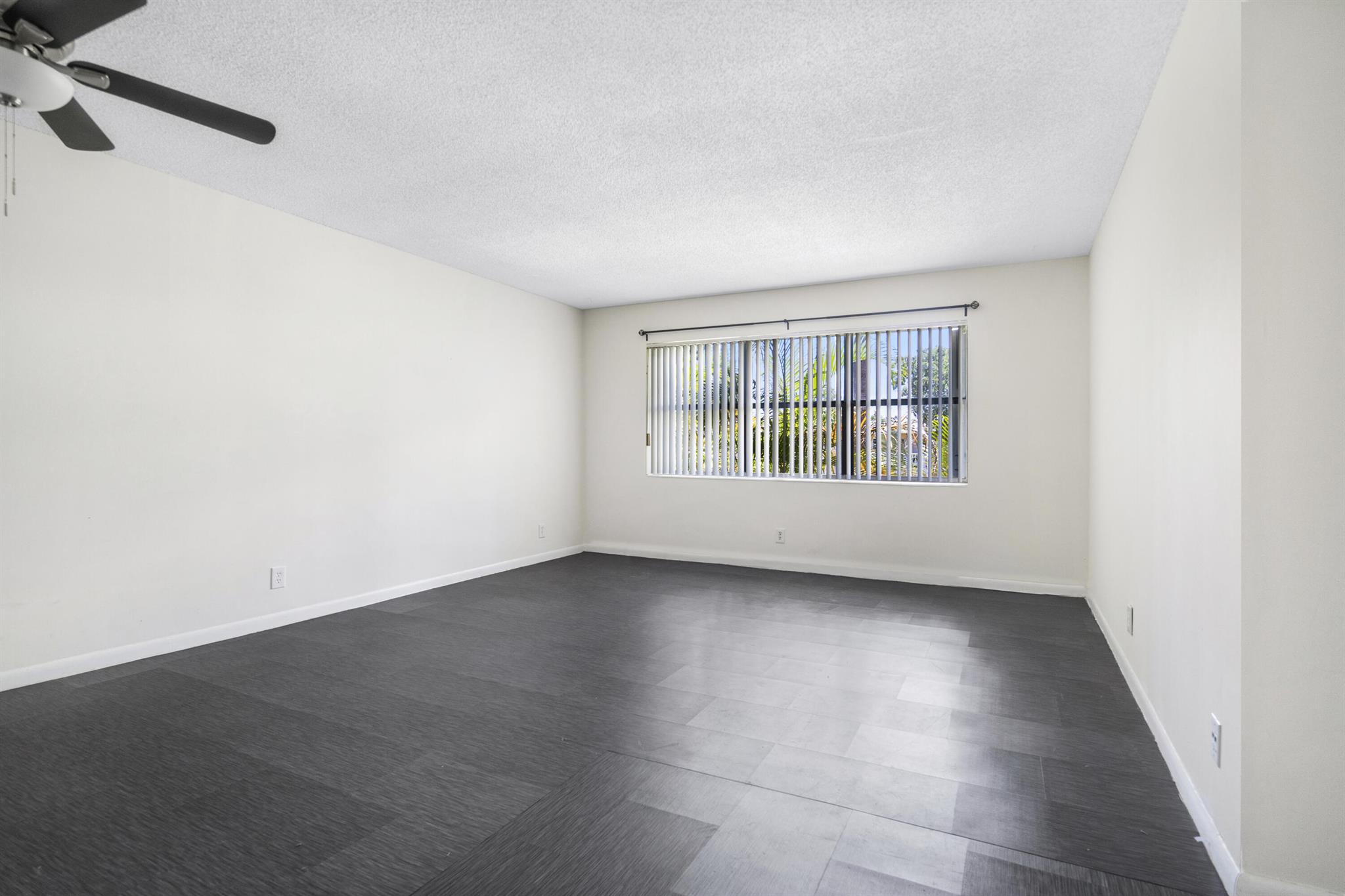 560 SE 2nd Avenue Unit: H-27