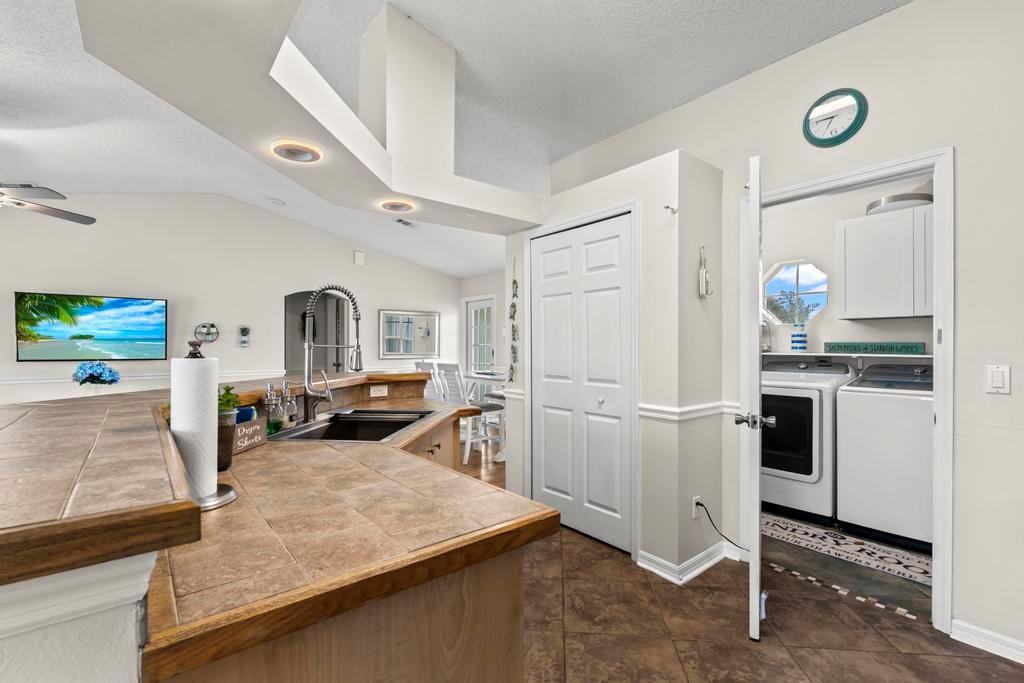 325 SW Hollyhock Drive