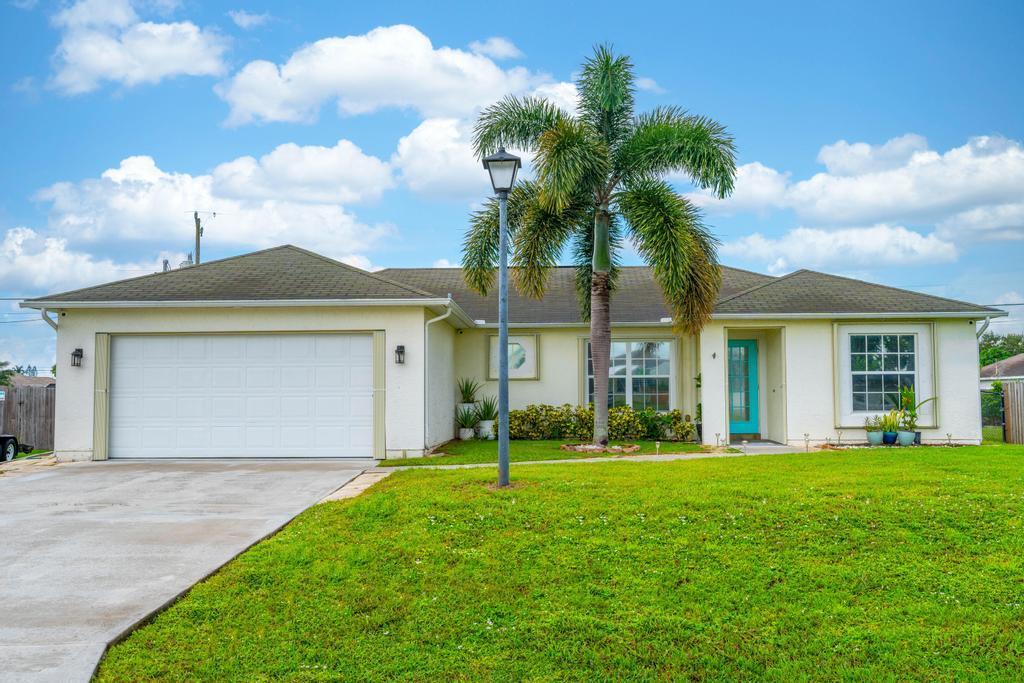 325 SW Hollyhock Drive