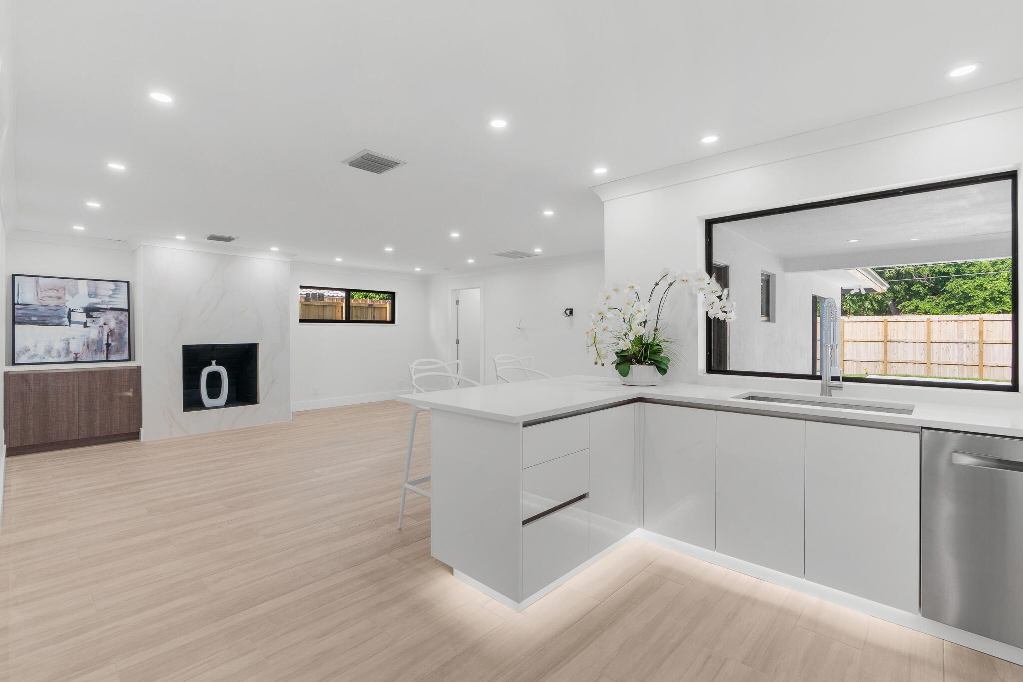 3030 Fernwood Drive