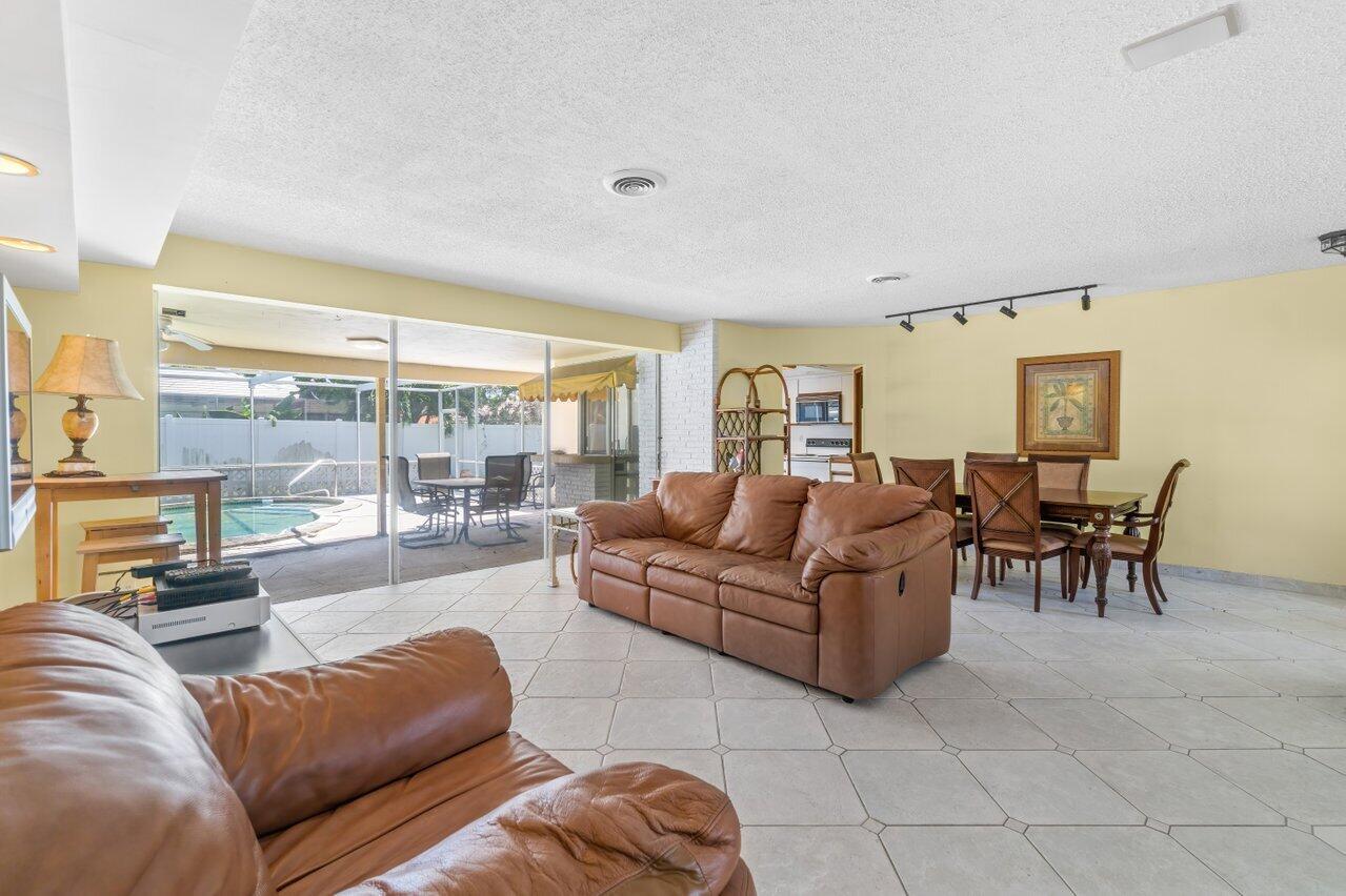 900 SW 4th Street