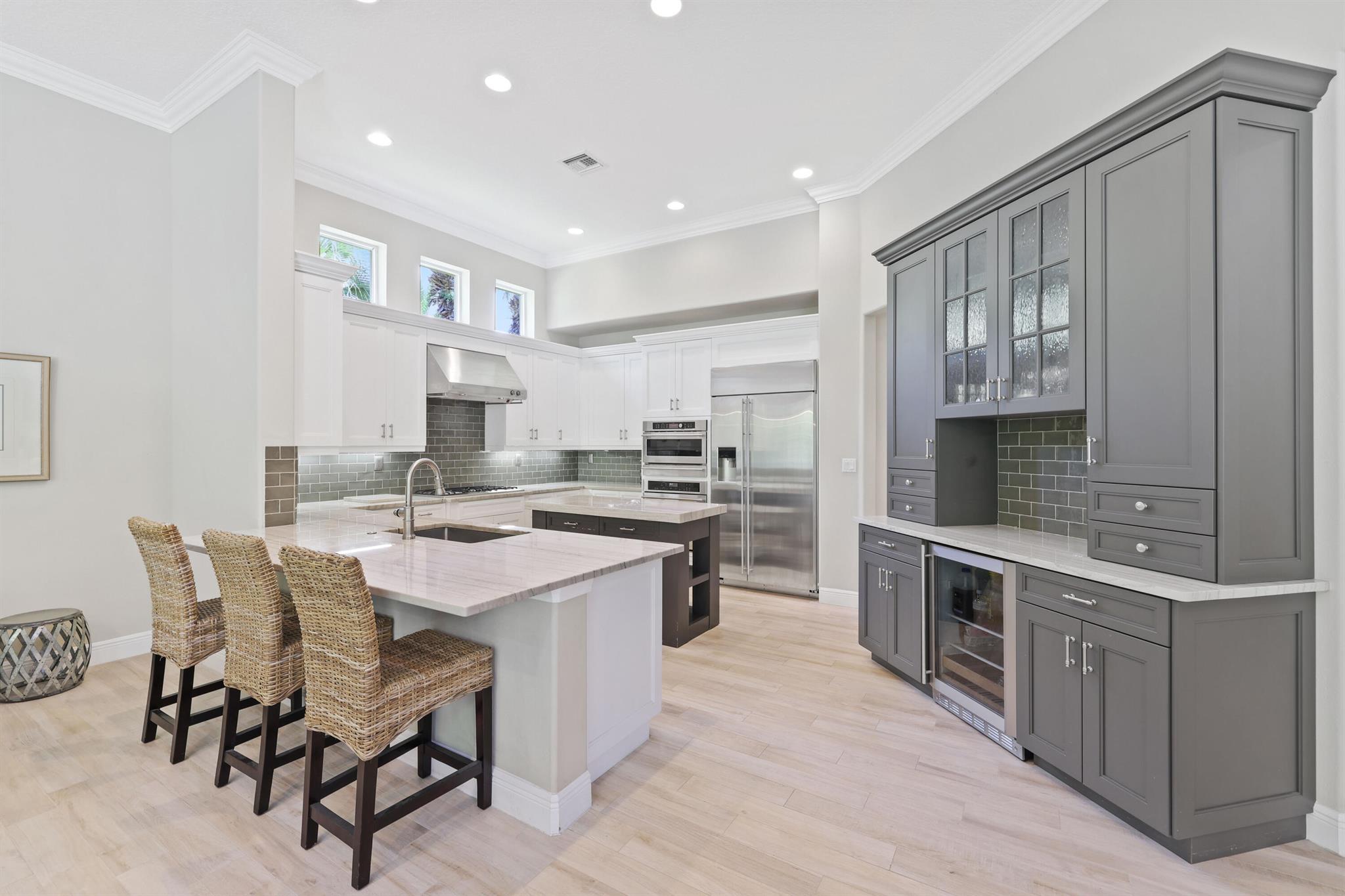 16355 ViA Venetia W