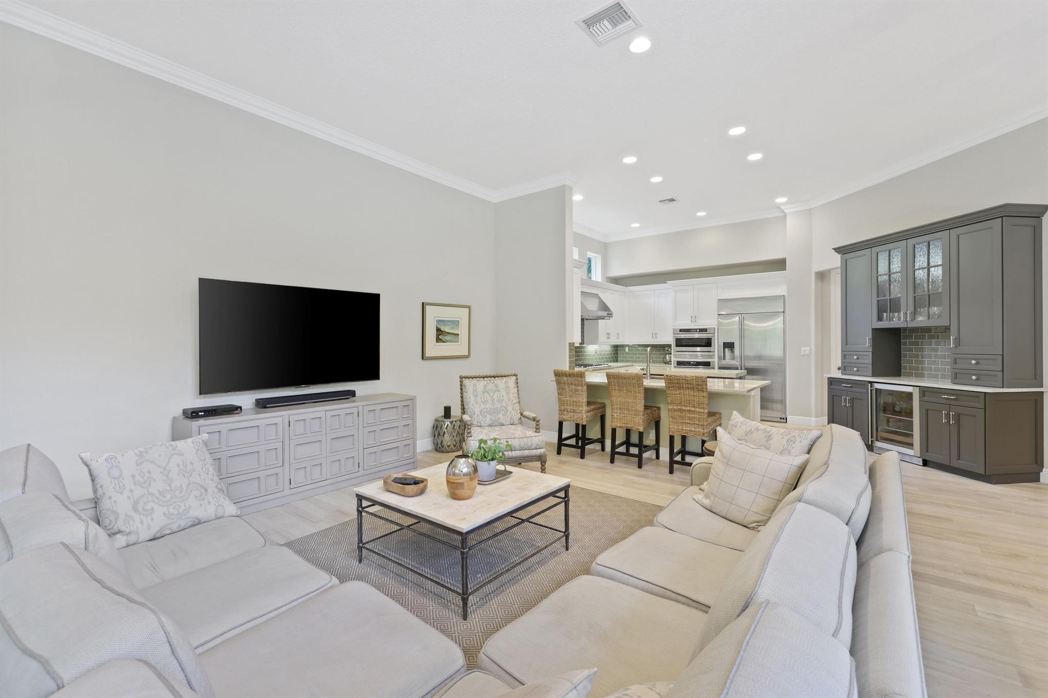 16355 ViA Venetia W