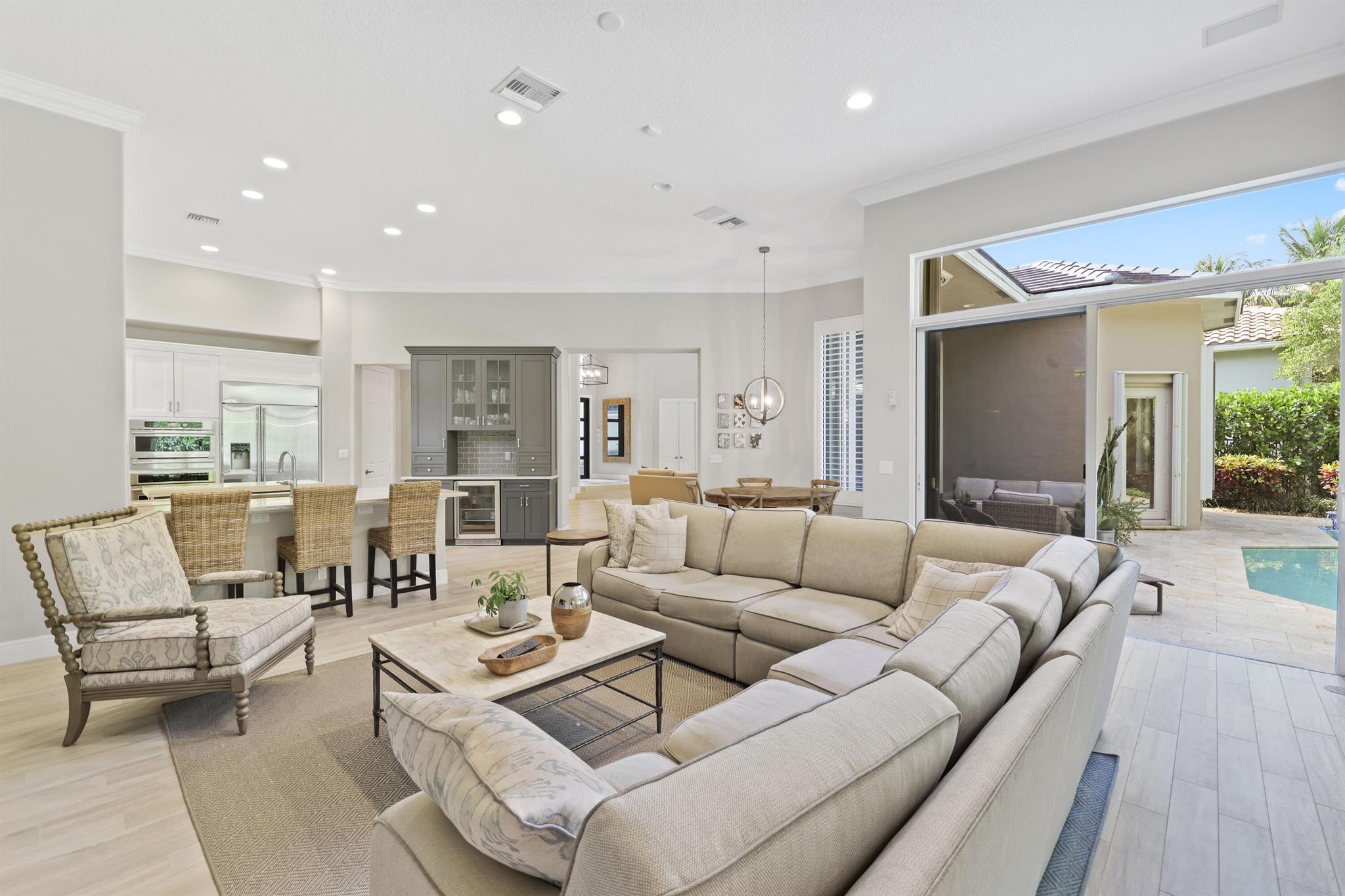 16355 ViA Venetia W