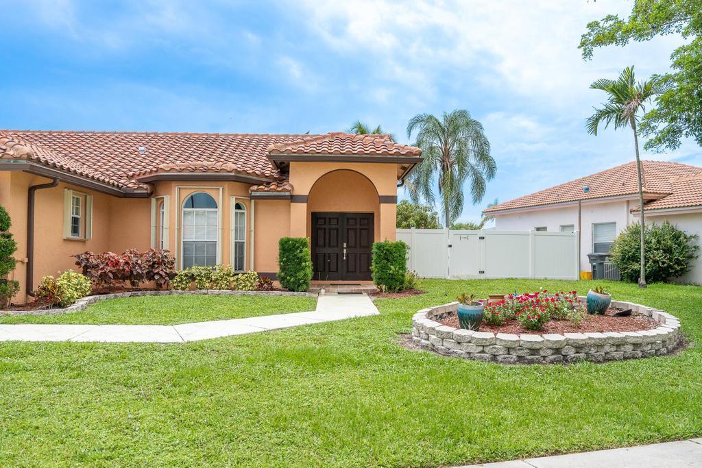 5130 Rosen Boulevard