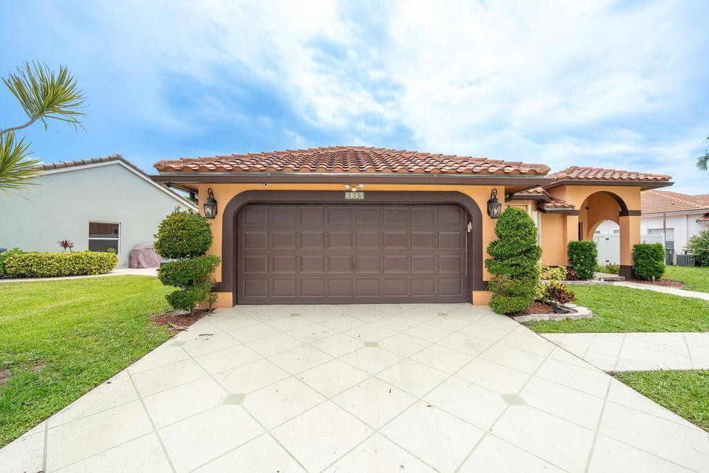 5130 Rosen Boulevard