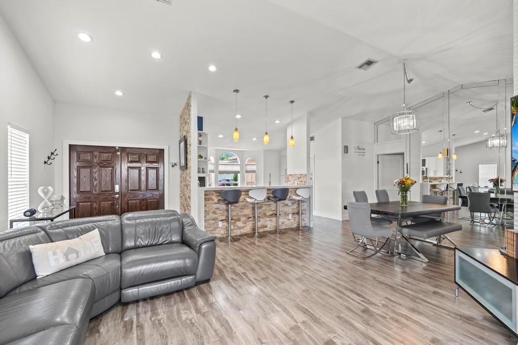 5130 Rosen Boulevard
