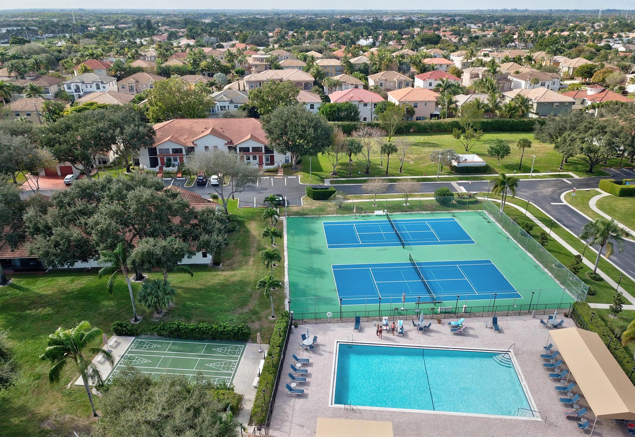 9668 Sills Drive E Unit: 203
