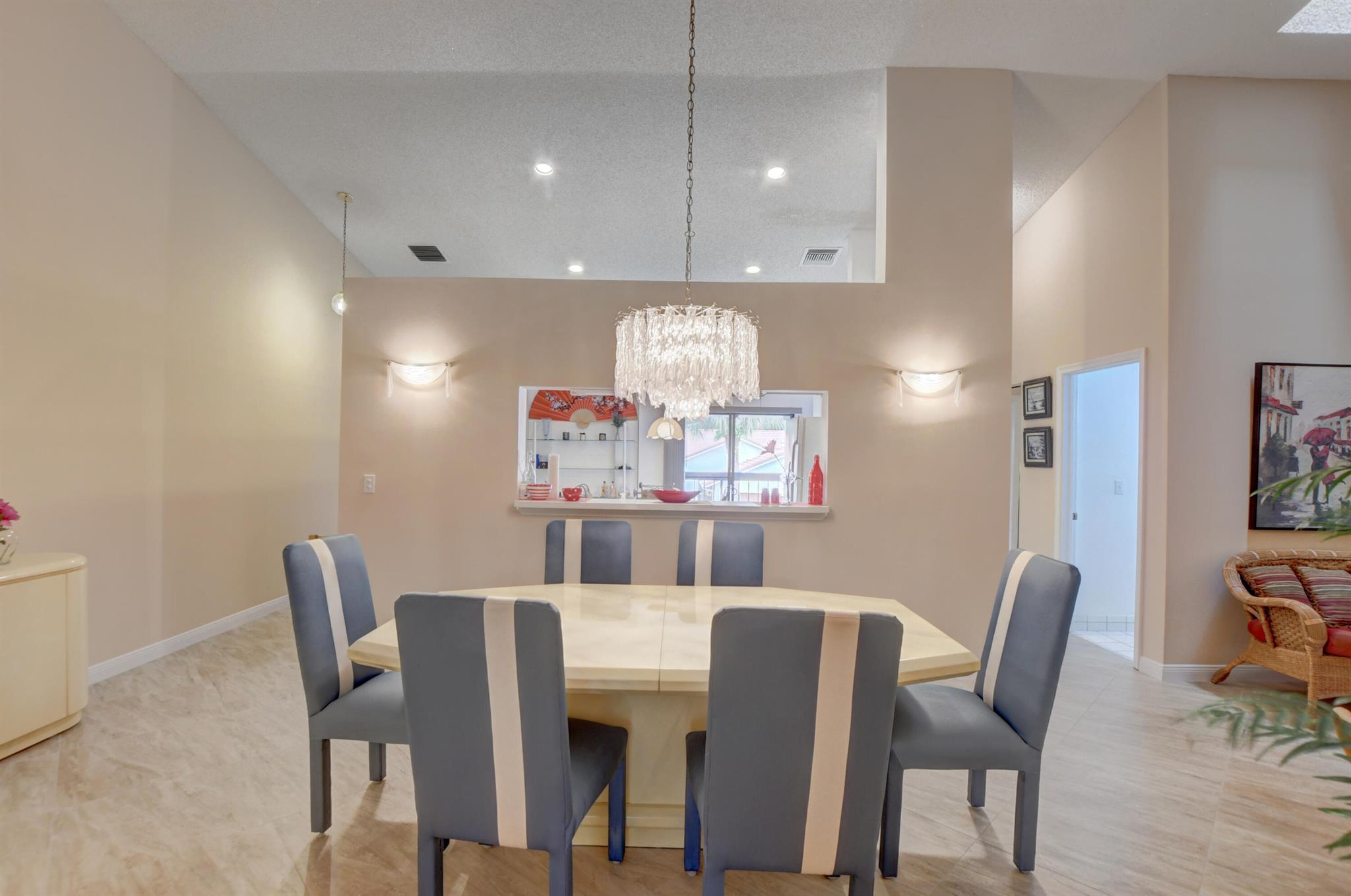 9668 Sills Drive E Unit: 203
