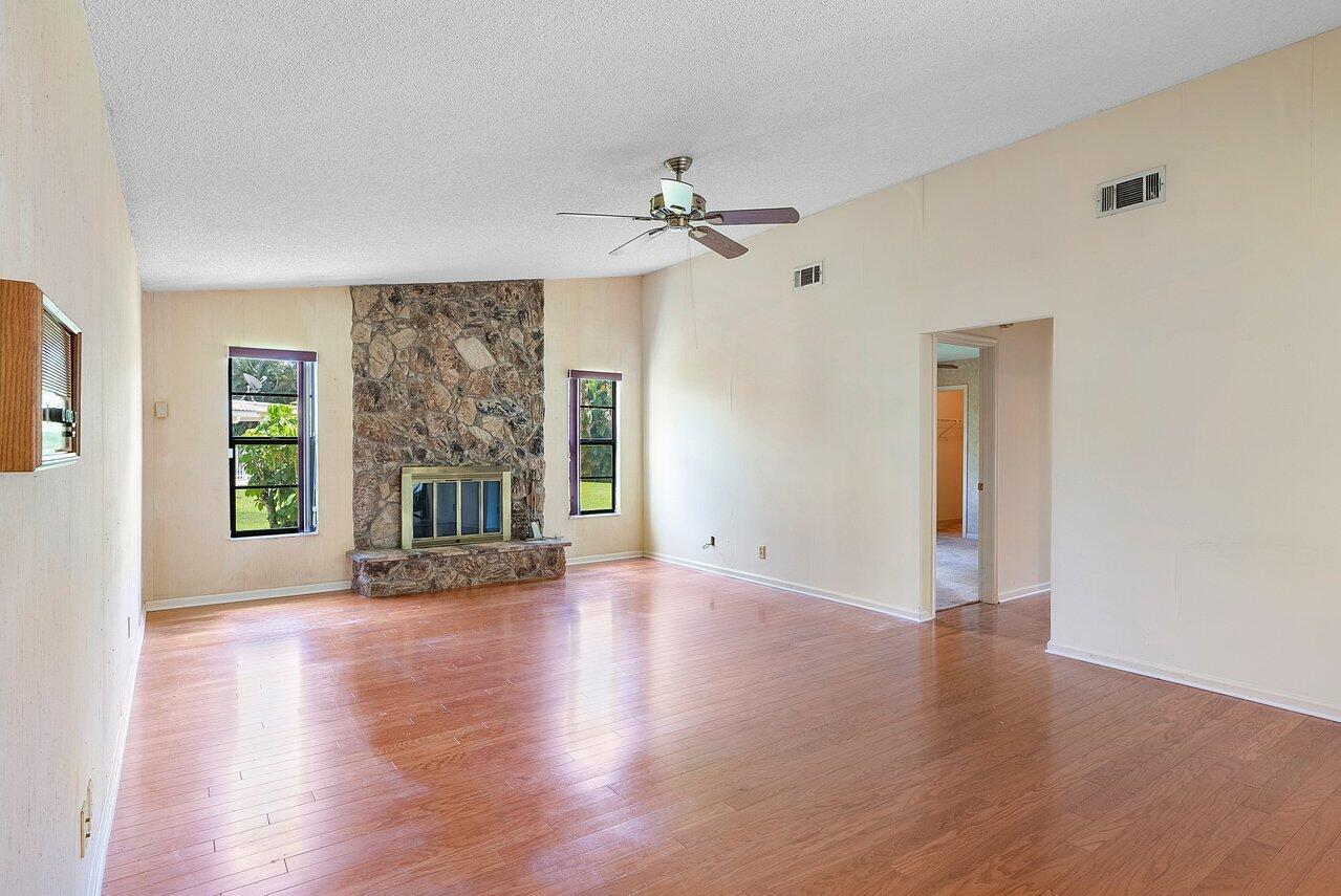 9468 Bent Pine Circle W