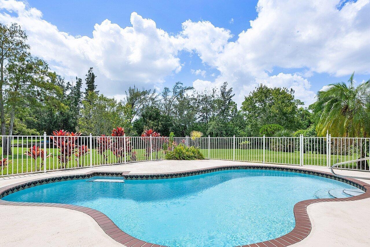 9468 Bent Pine Circle W