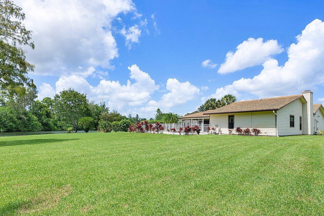 9468 Bent Pine Circle W