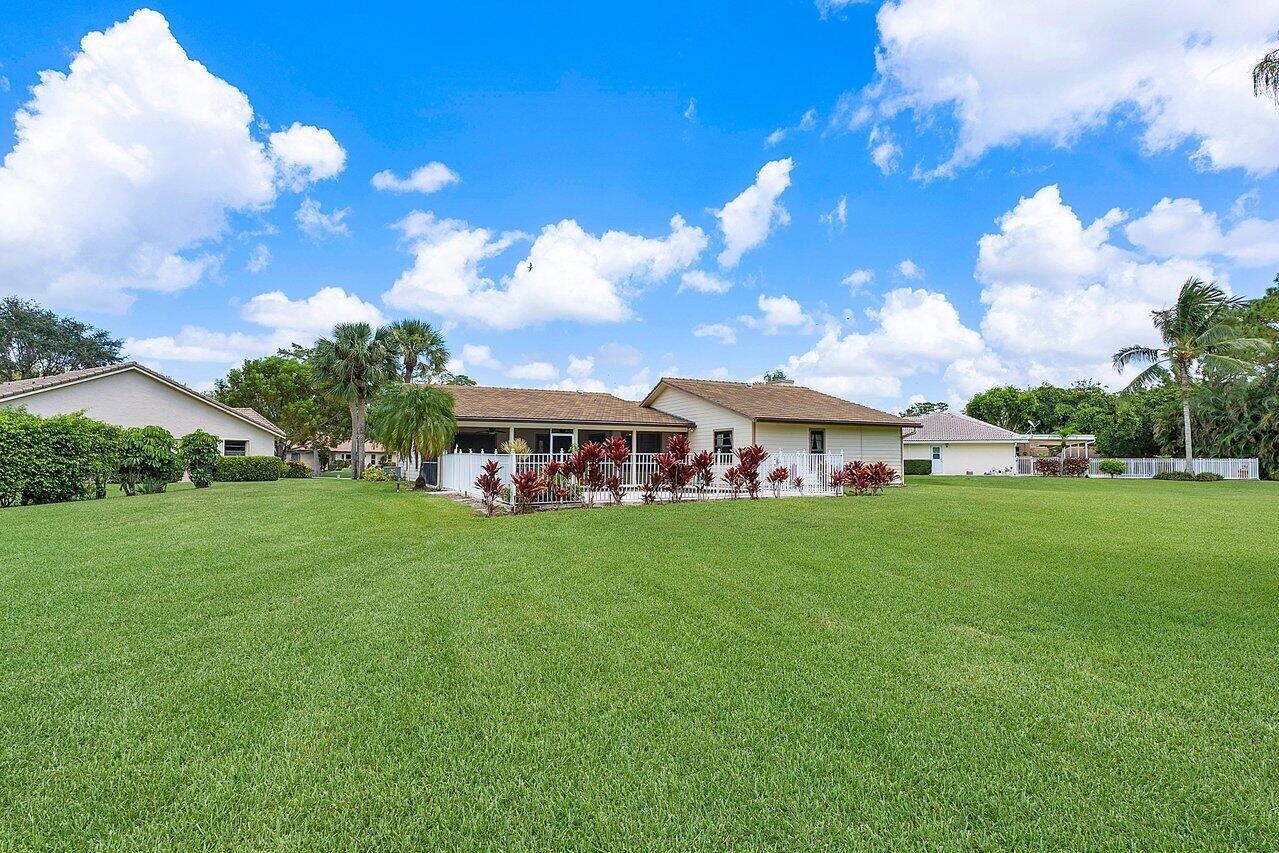 9468 Bent Pine Circle W