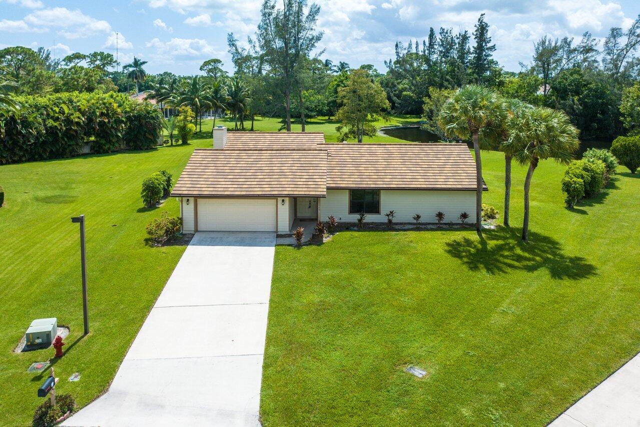 9468 Bent Pine Circle W