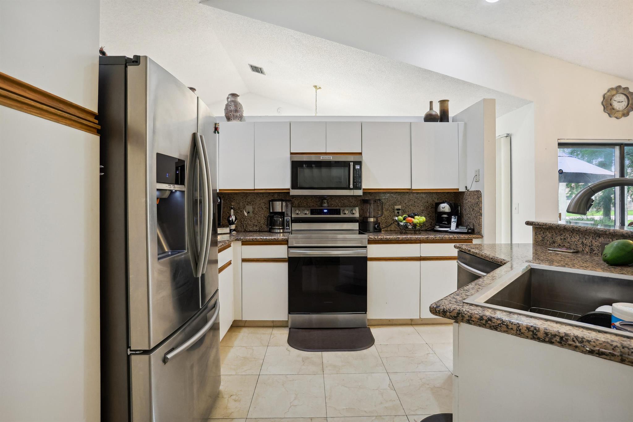 9855 Sun Pointe Drive