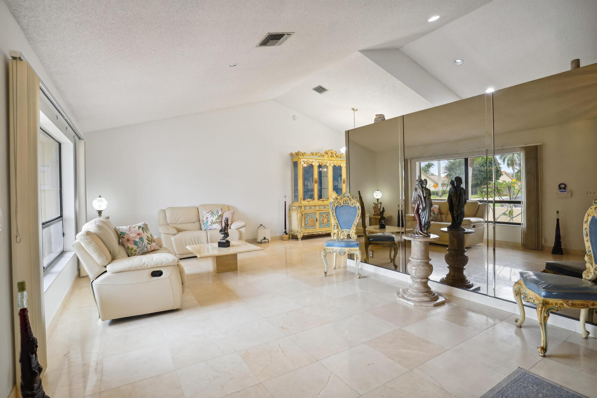 9855 Sun Pointe Drive