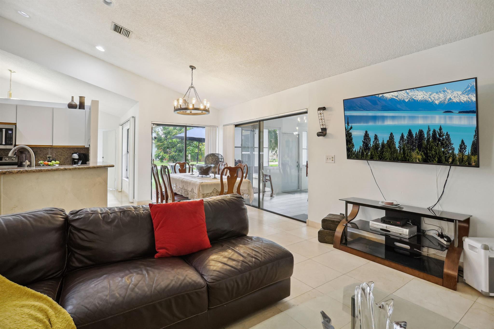9855 Sun Pointe Drive
