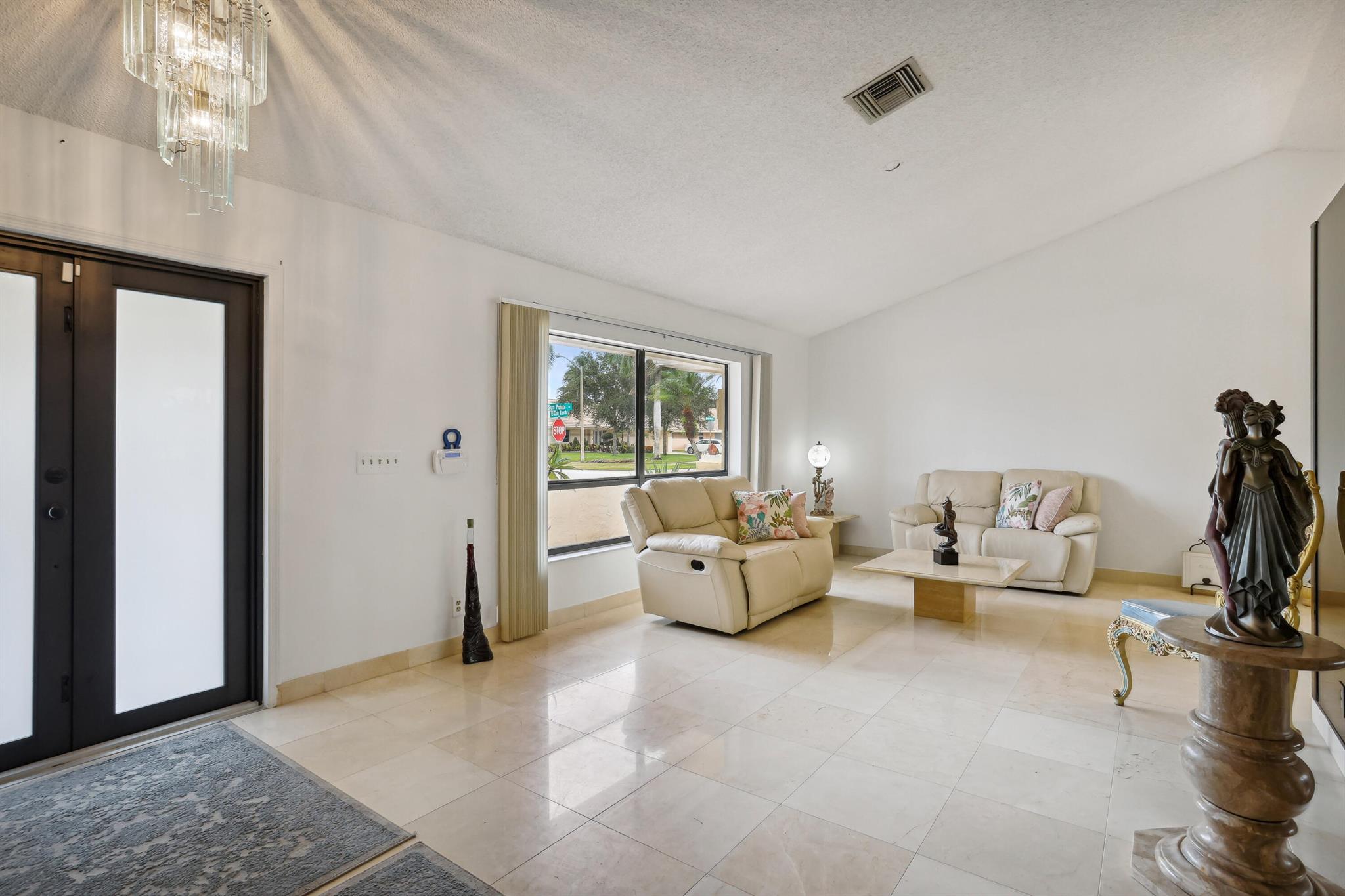 9855 Sun Pointe Drive