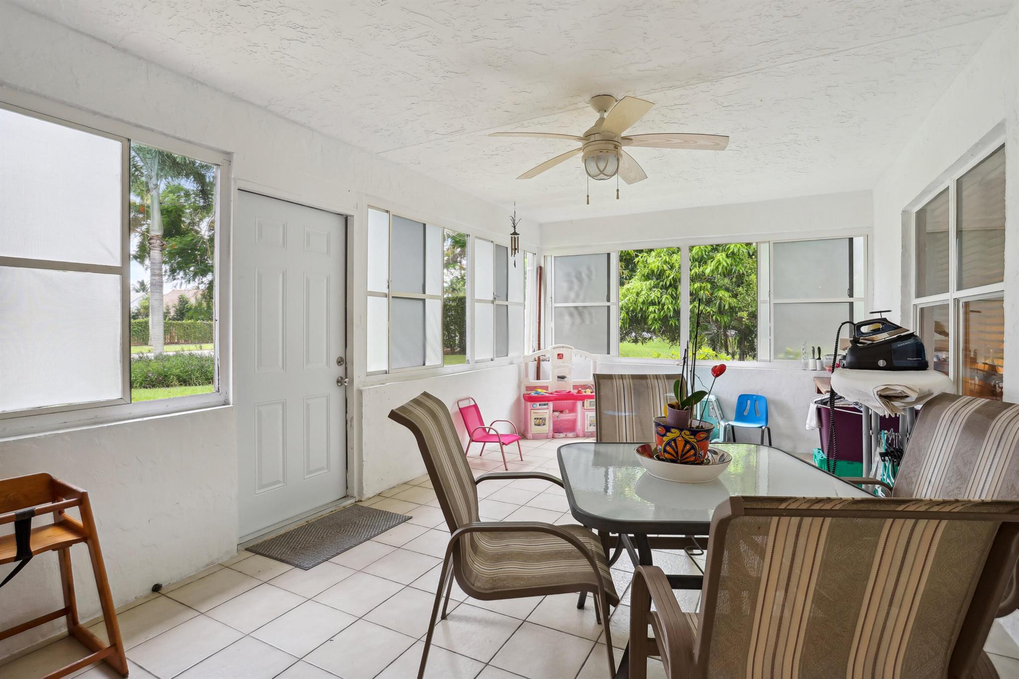 9855 Sun Pointe Drive