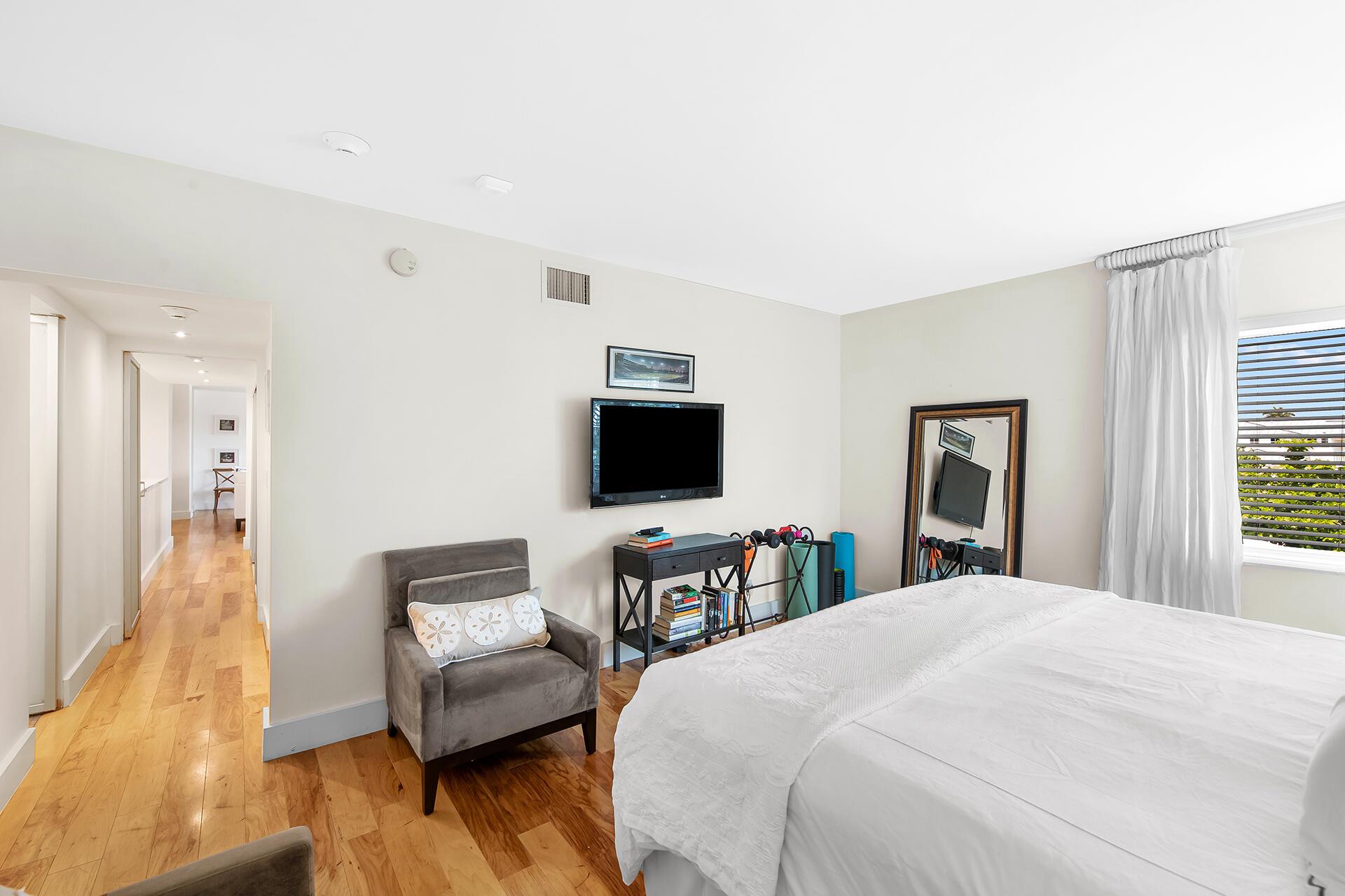 120 N Ocean Boulevard Unit: 202