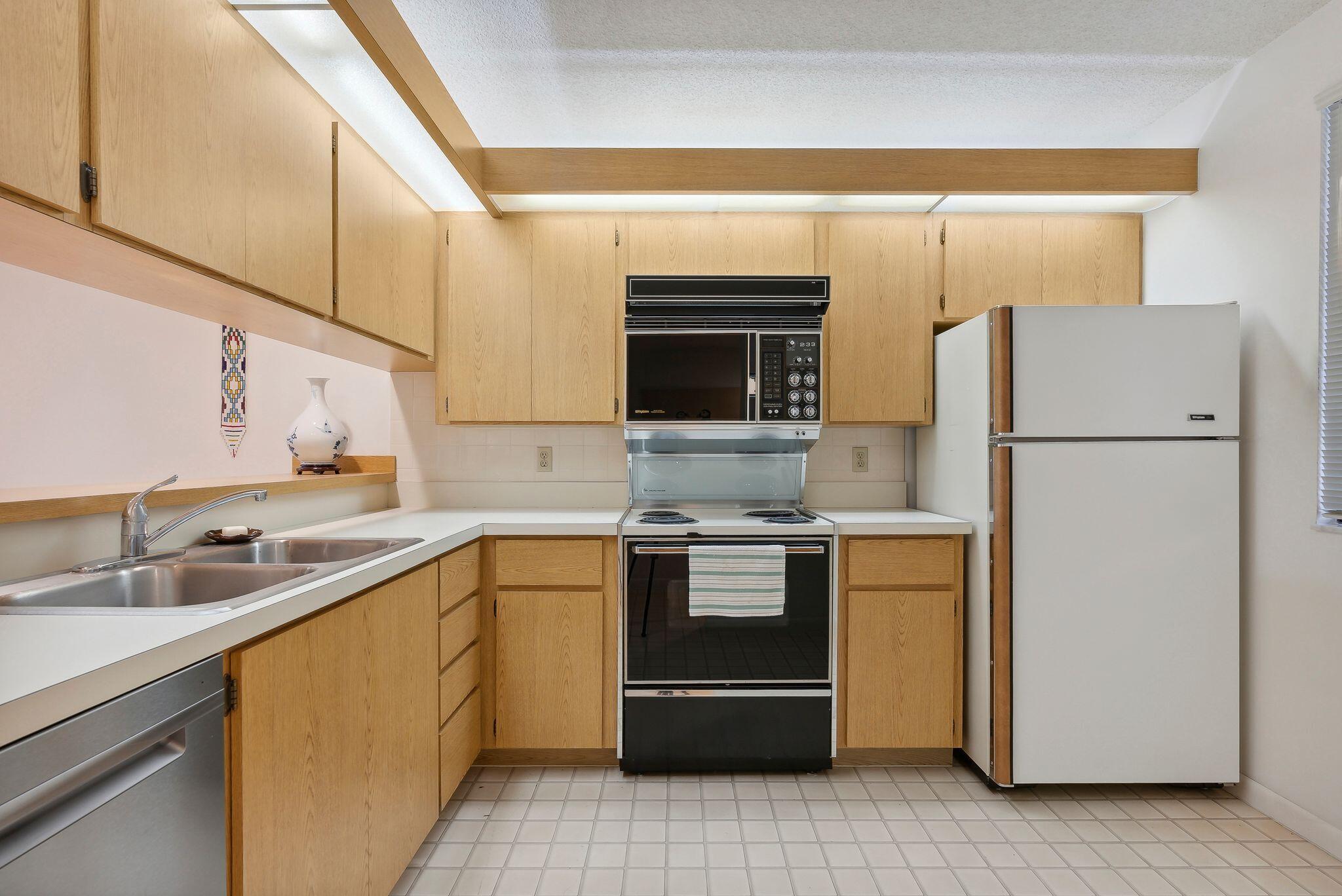 6169 Balboa Circle Unit: 303