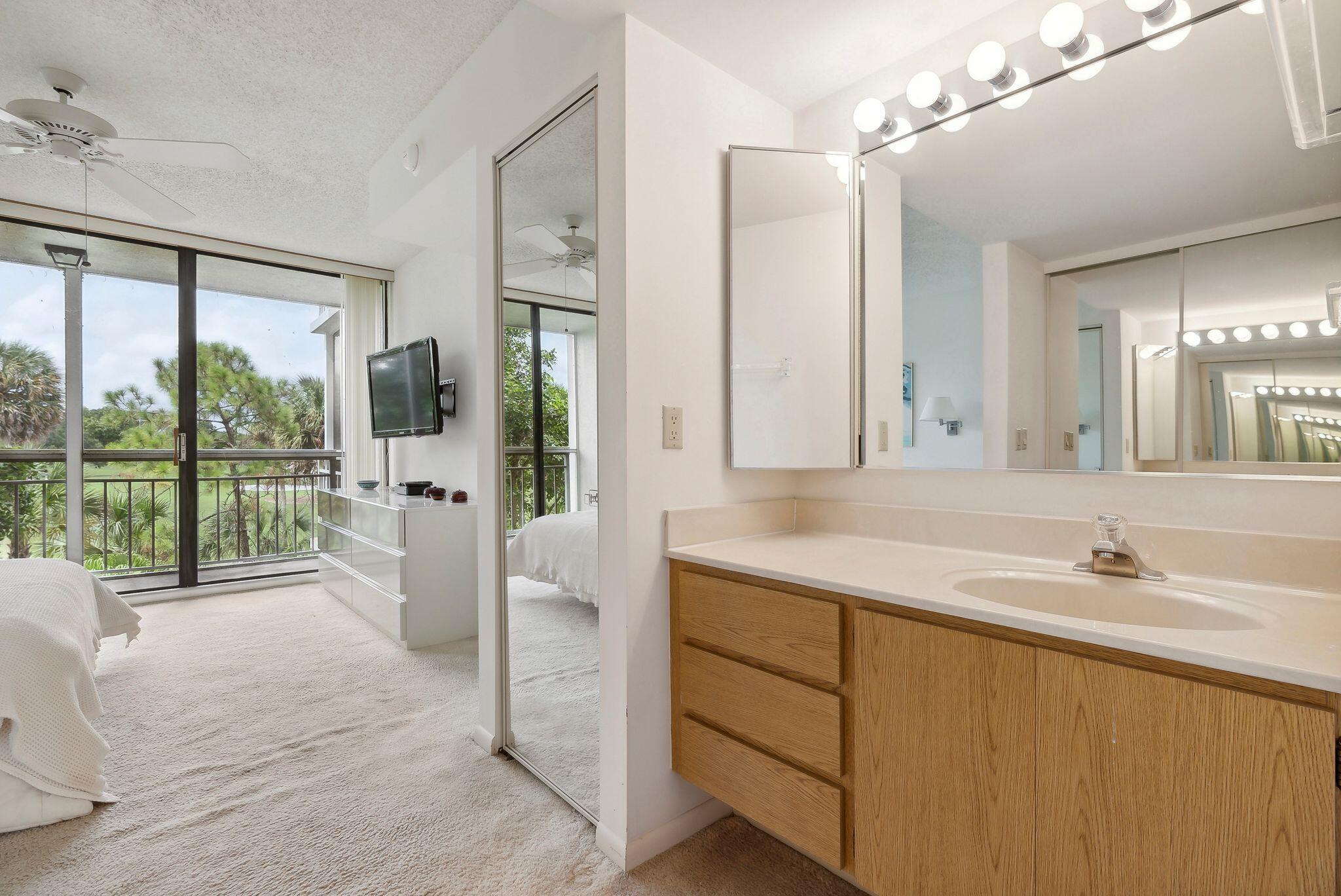 6169 Balboa Circle Unit: 303