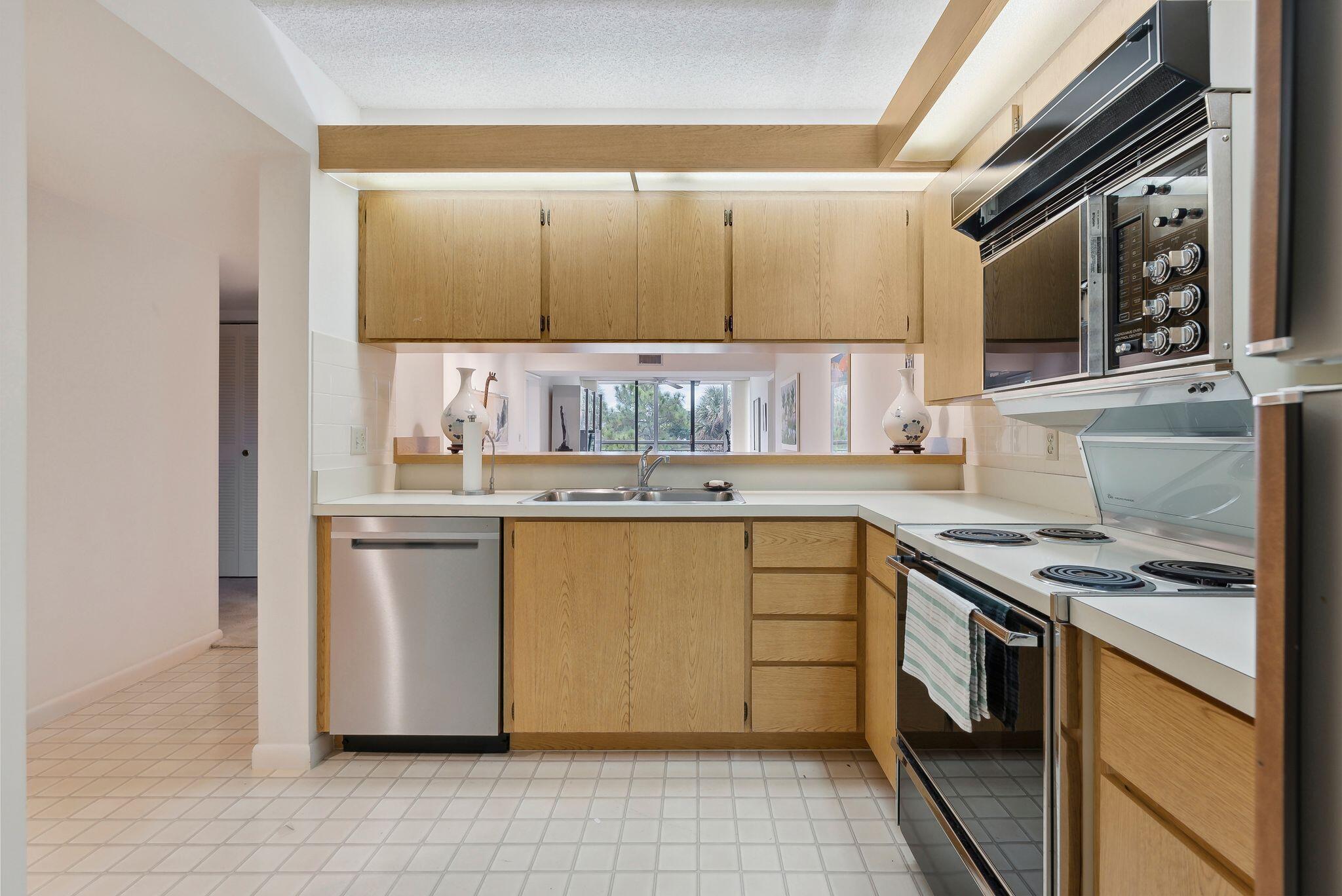 6169 Balboa Circle Unit: 303