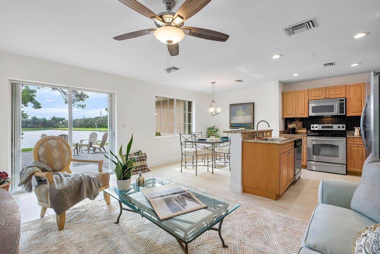6748 Old Farm Trail