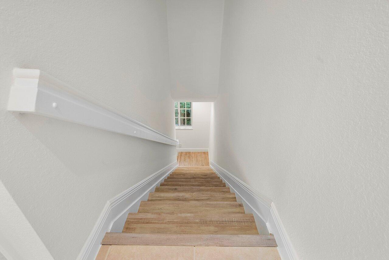 6748 Old Farm Trail